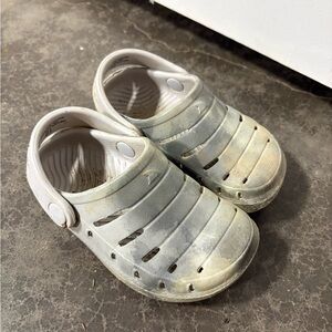 5/$25 Kids Ventilated Clog Sandals in Light grey  toddler